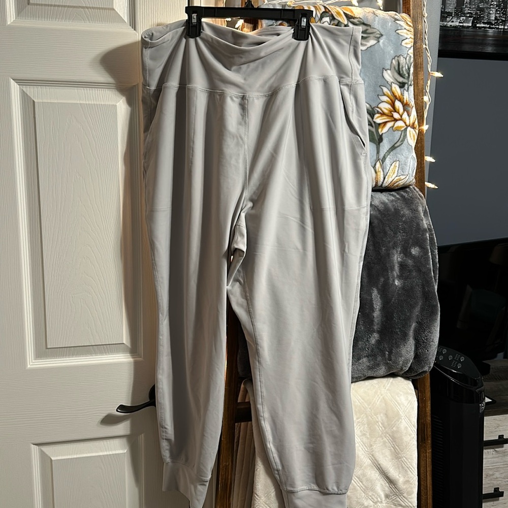 Old Navy Women’s High Rise Jogger Go-Dry
